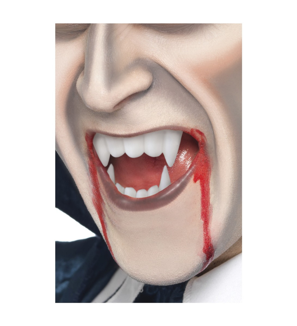 Upíří zuby - špičáky s krví