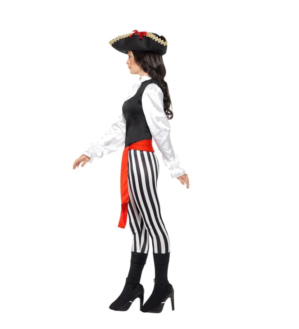 Pirátská lady v pruhovaných kalhotech